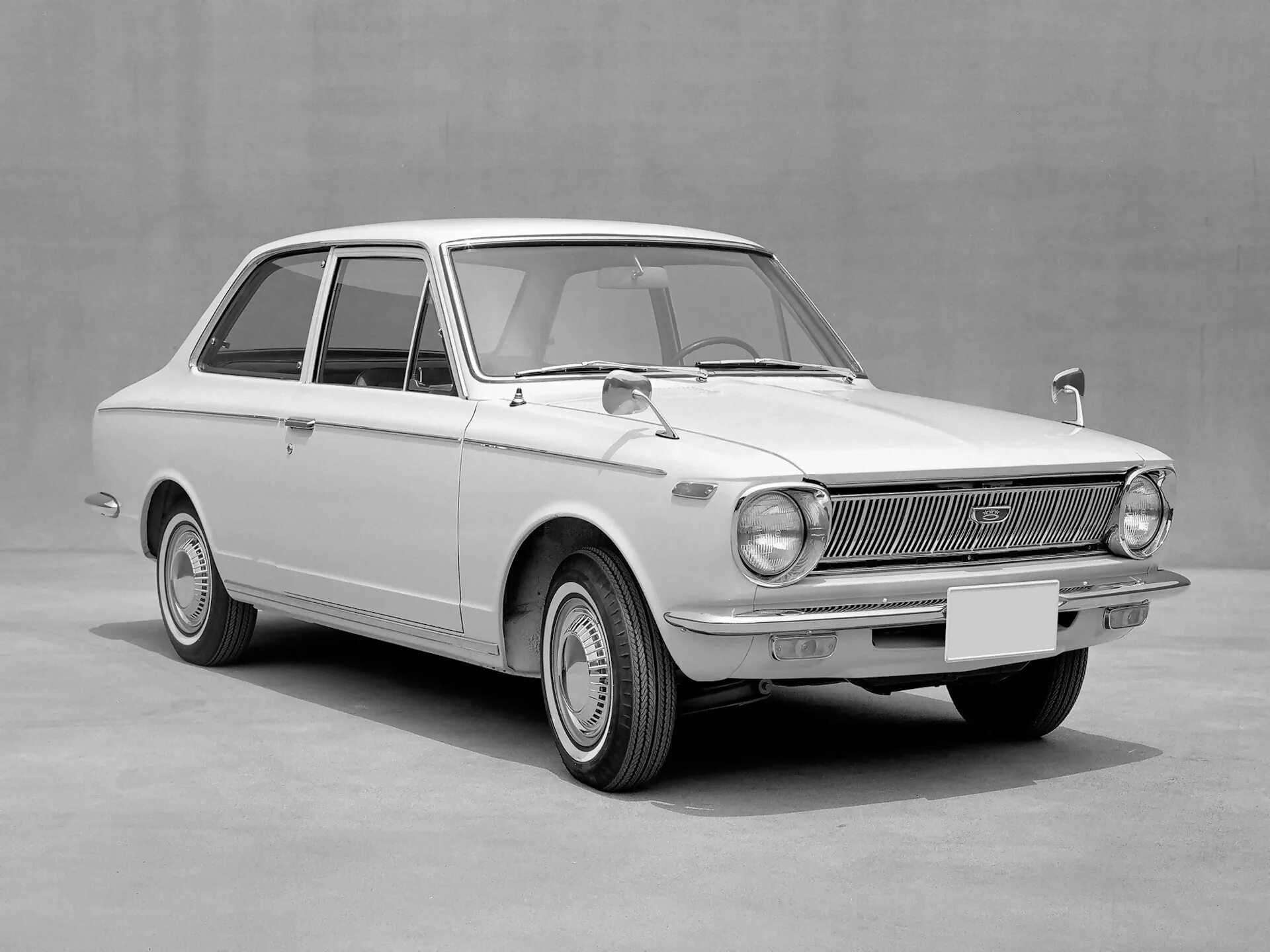 Toyota Corolla 1966. Toyota Corolla 1 поколение. Toyota Corolla 1966 года. Toyota Corolla 1966–1970. Первое поколение автомобилей