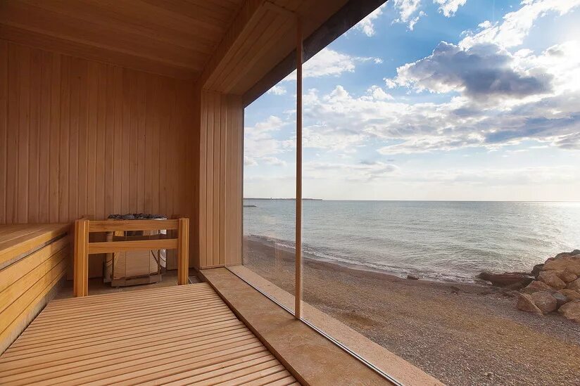 баня на берегу. баня на берегу моря сочи. баня на пляже. баня на берегу моря. лукоморье банный комплекс сочи.