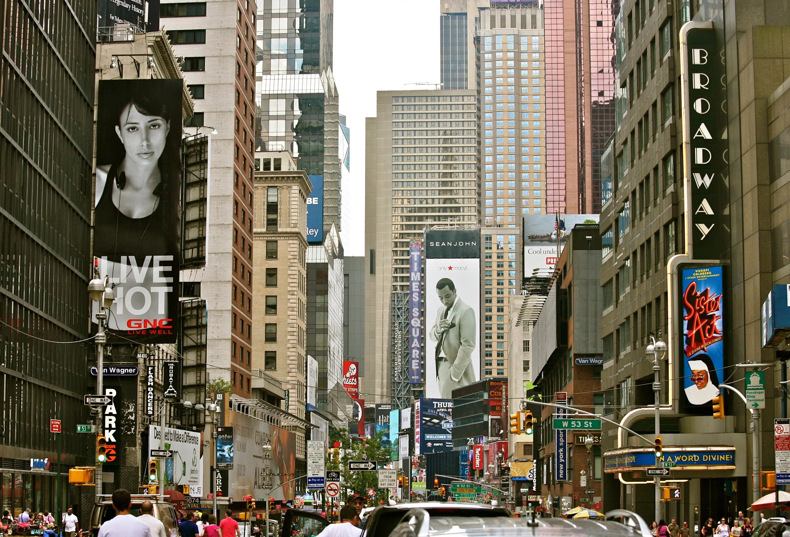 They live in new york. Нью-Йорк Манхэттен Бродвей. Нью-Йорк улица Бродвей. Нью Йорк Бродвей стрит. Город Бродвей США.