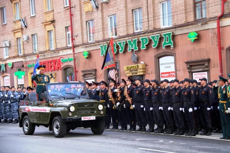 Полиция на параде 9 мая. Парад на 9 мая УМВД по Камчатскому краю. Парад полицейских Махачкала. Парад поколений.