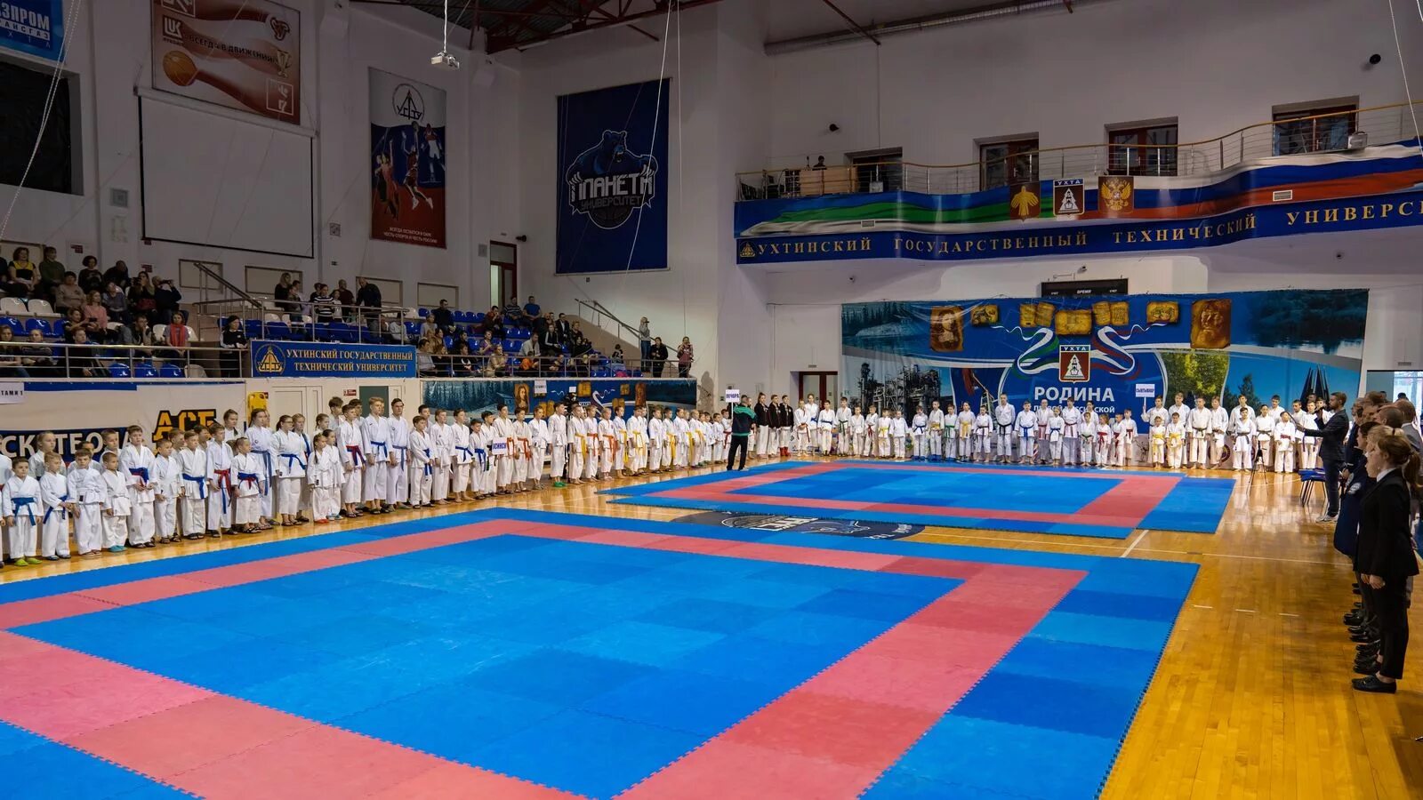 Спорткомплекс ухта. Ухта спорткомплекс ухта. Спорткомплекс ухта тиманская. Спорткомплекс ухта. Стадион нефтяник ухта.