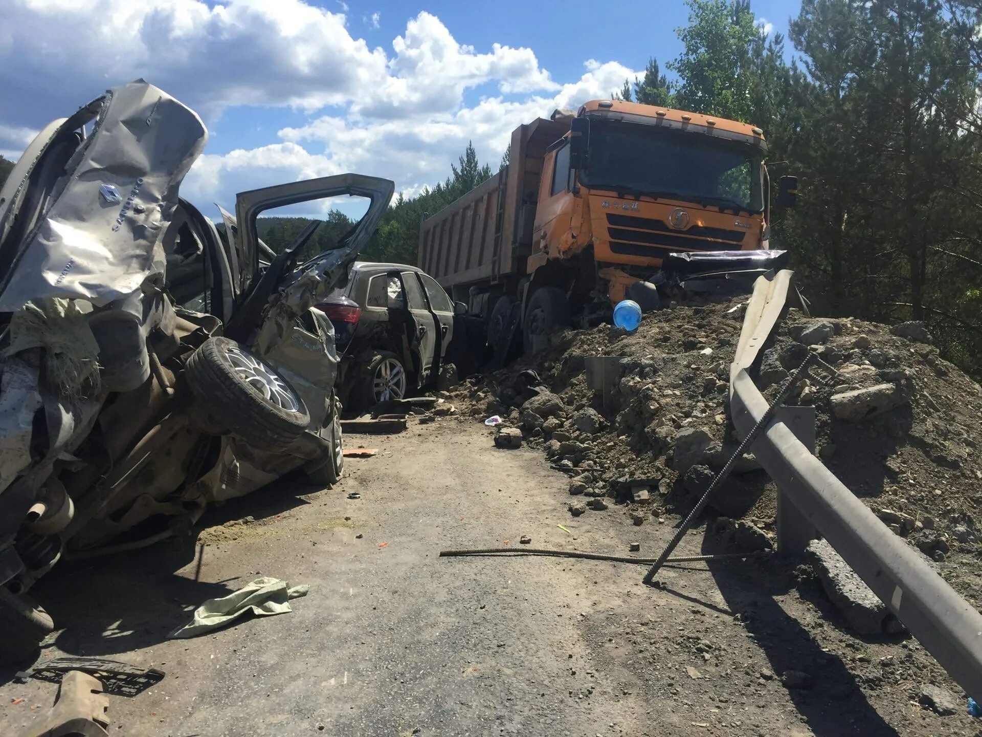 Дтп грузовые автомобили. ДТП на м5 в Челябинской области самосвал и фура. Авария на трассе м5 Челябинская область. ДТП на трассе м5 Челябинск Екатеринбург. Авария на трассе м5 Челябинск грузовик без тормозов.