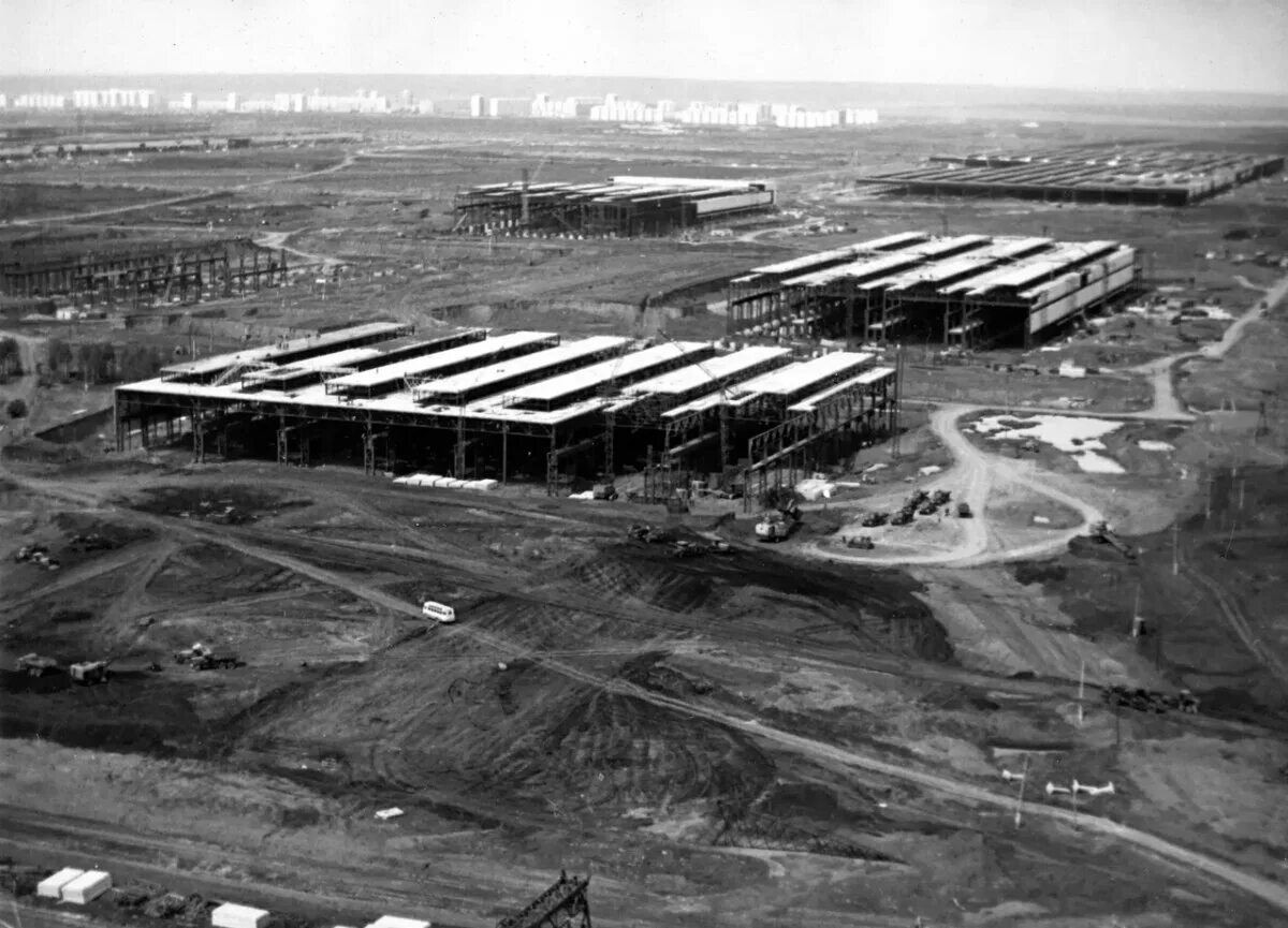 Завод камаз в 1976 году. Строительство камаза набережные челны. Камский автомобильный завод набережные челны ссср. Строительство завода камаз. Камский автомобильный завод камаз 1969.