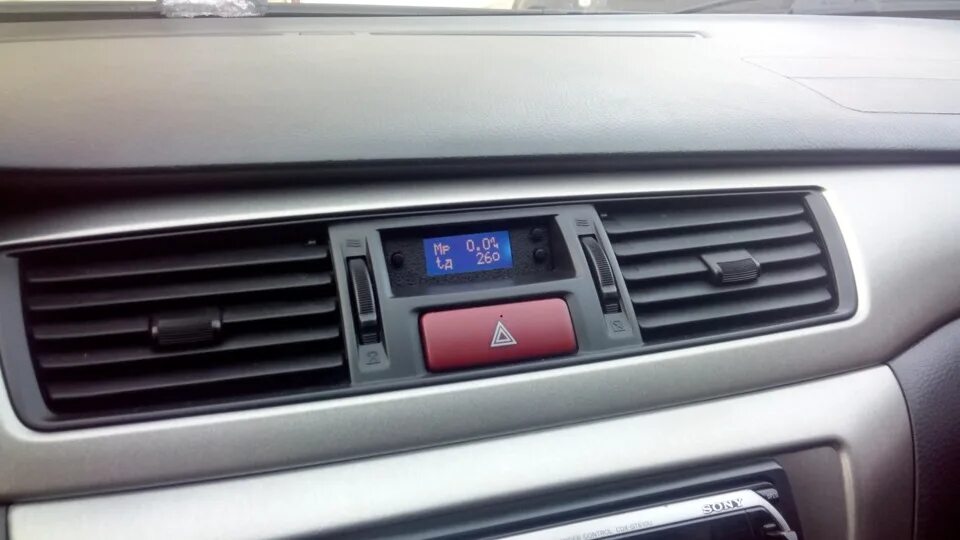 Бортовой компьютер лансер 9 в приборную панель. Бортовой компьютер лансер. Бортовой компьютер лансер. Бортовой компьютер lancer 9 1. Бортовой компьютер лансер 9 1.