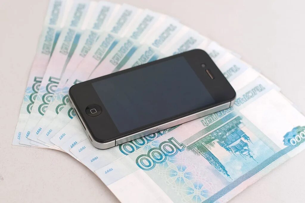 Деньги на телефон. Рубли на телефон. Телефон 1000 рублей. Смартфоны в рублях.