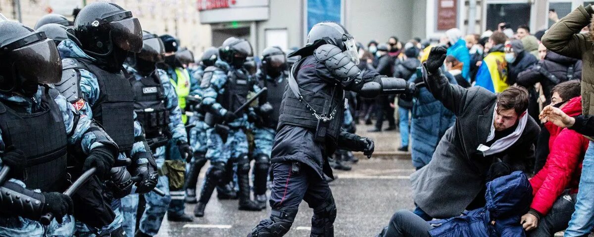 Суть протестов в москве. Протесты в москве омоновцы москва. молодежные митинги. преследование оппозиции арт.