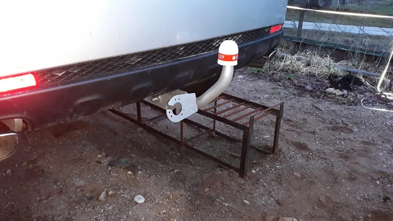 Фольксваген тигуан установка фаркопа. Фирмы фаркопов. Фаркоп на сузуки солио. Фаркоп на фиат браво. Фаркоп на фиат браво.