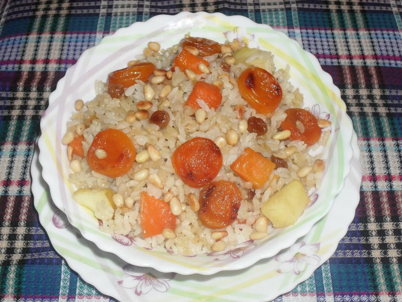 Плов с курагой рецепт. Плов с сухофруктами изюм курага. плов с урюком и изюмом. плов с курагой. сладкий плов.