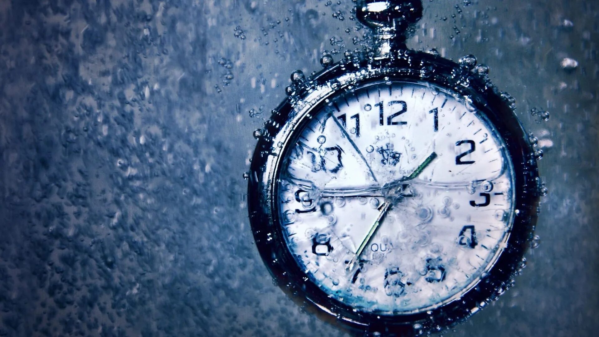 Время никогда не ждет. Часы. Обои на часы. Часы под водой. Красивые часы.