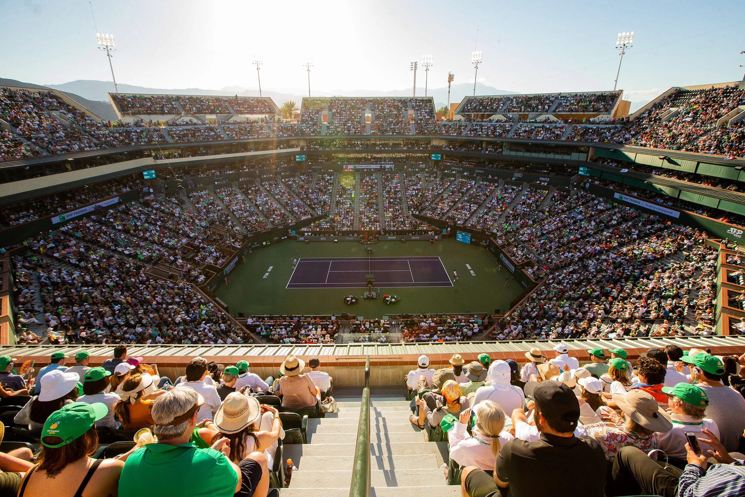 ATP Индиан Уэллс. Теннисный корт Индиан Уэллс. Теннис стадион. Индиан Уэллс теннисные корты вид сверху.