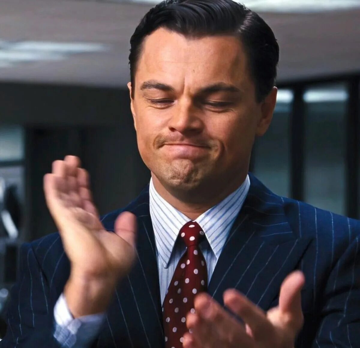 Люди хлопают в ладоши. Аплодирую стоя. Аплодирую стоя. Аплодируем стоя. Аплодирую стоя мем.