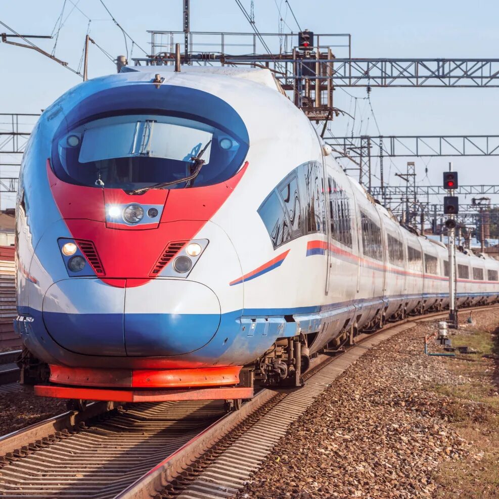 Пассажирский поезд Сапсан. Сапсан поезд. РЖД Russian Railways. Высокоскоростной поезд.