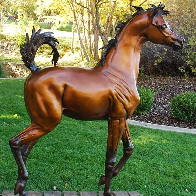 Скульптура лошади. Статуя коня. Большая фигурка лошади для сада. Фигура лошади для сада.