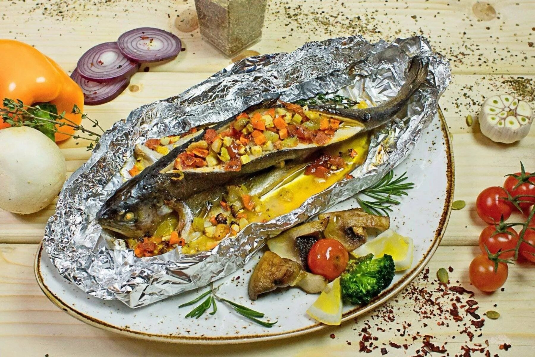 Форель рецепт с фото. Форель Речная фаршированная. Форель Клеопатра. Форель Радужная фаршированная. Форель Радужная фаршированная шпинатом.