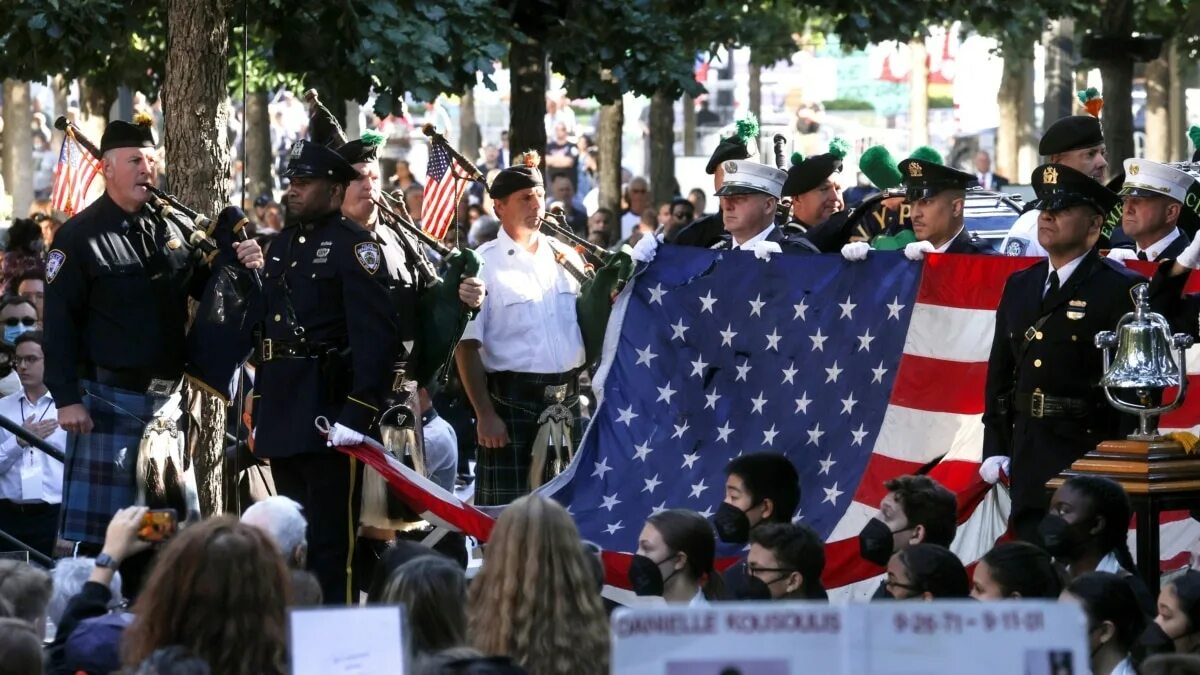 Трамп атака 11 сентября дело рук сша. Walter woosley fbi usa. Штурм капитолия 6 января 2021. Джо байден гитлер. Джо байден упал на трапе самолета.