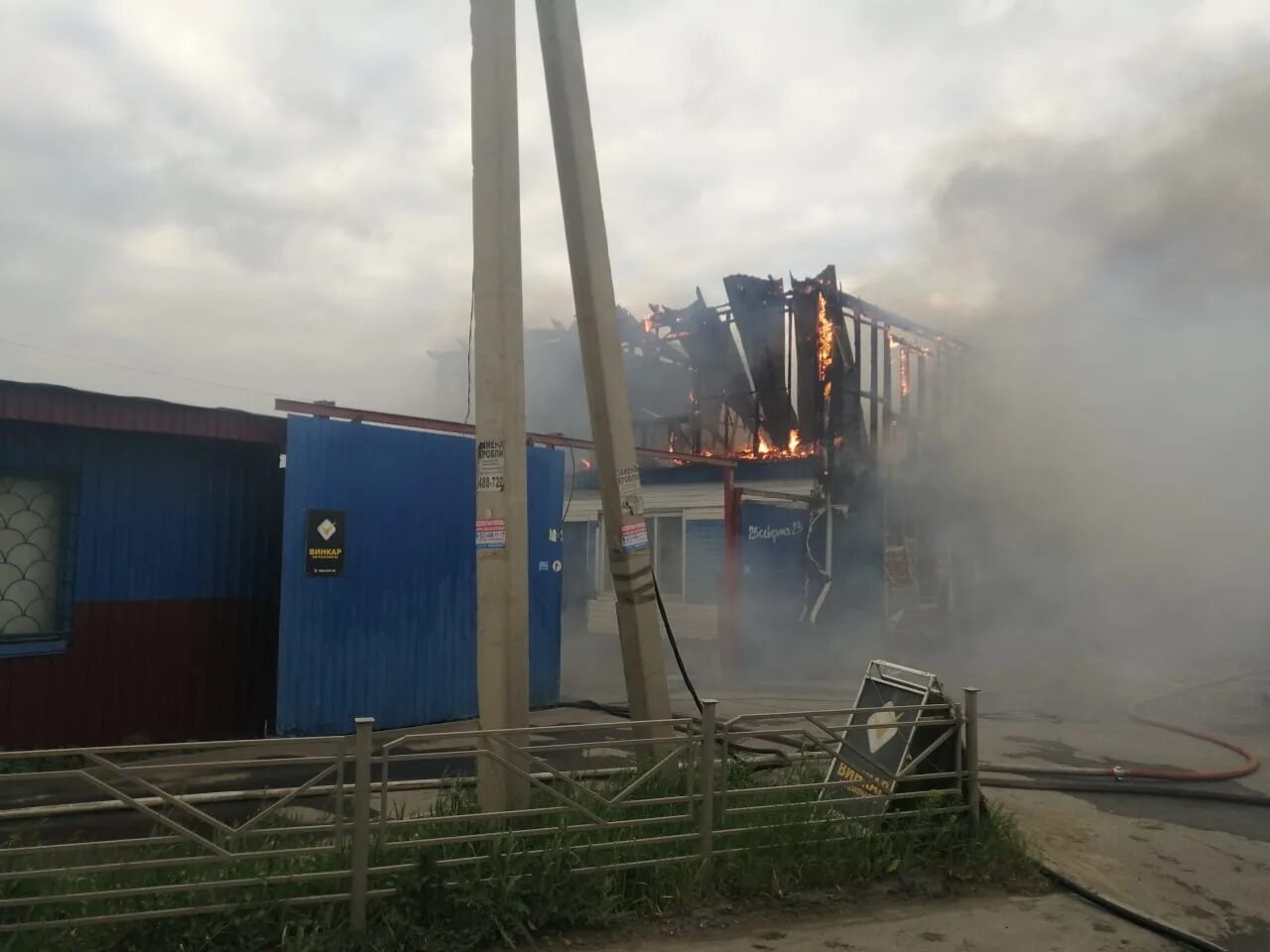 Сгорел северный. Пожар Омск 25.05.2021. Пожар на 24 Северной в Омске. Пожар в Дружино в Омске. Пожар Омск 27 Северная.