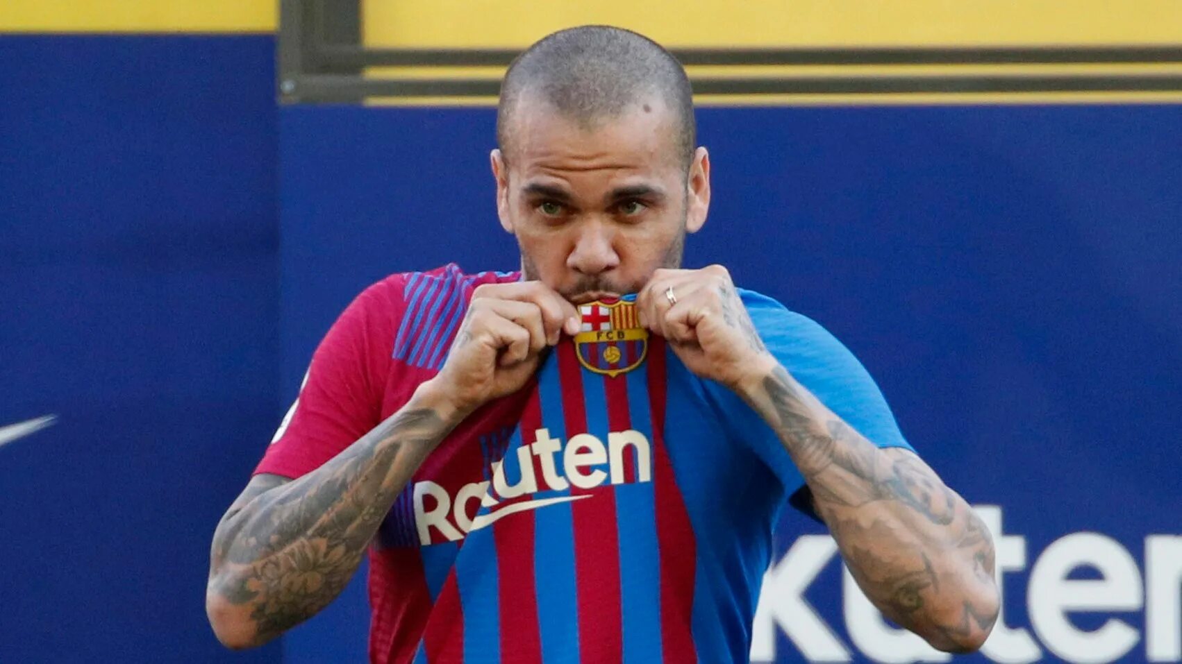 Дани Алвес в тюрьме. Дани Алвес в тюрьме фото. Dani Alves Barca. Дани Алвес 2019 год фото.