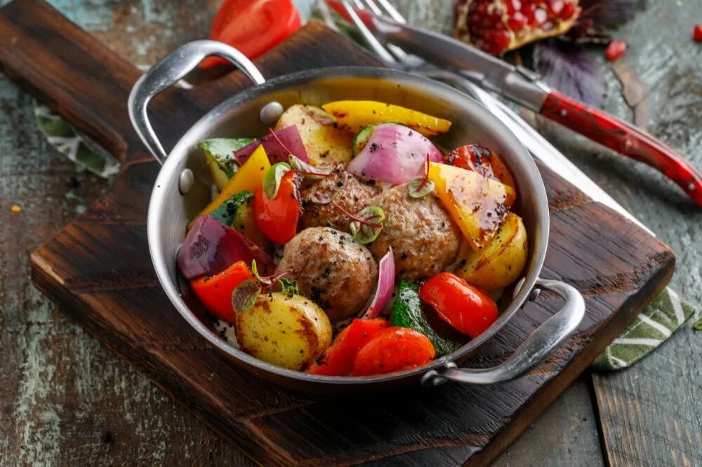 Филе курицы с овощами. Цвет соте из индейки. Соте из филе индейки. Меню соте. Мазурики из индейки.