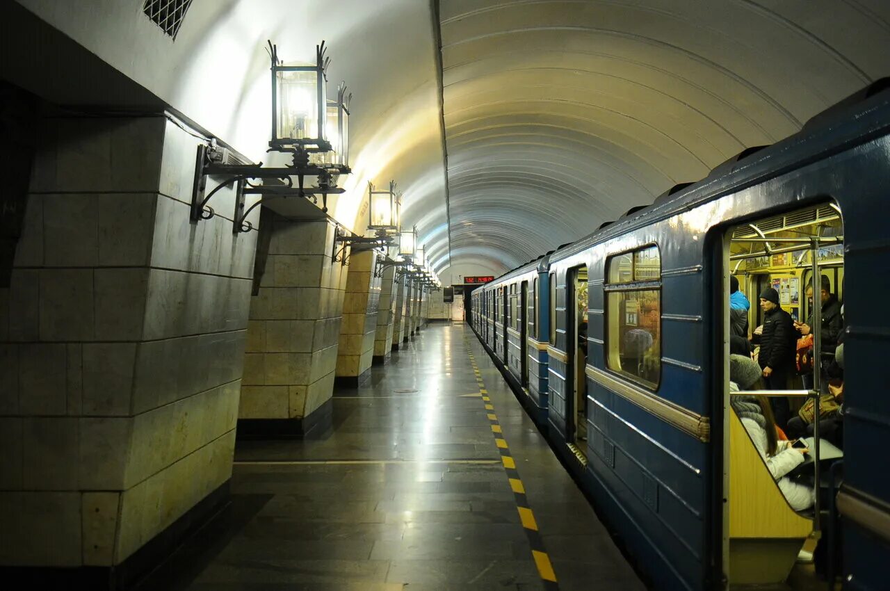 Какие станции метро в екатеринбурге. Екатеринбургский метрополитен Уральская. Станция метро Уральская. Метро Уральская Екатеринбург. ЕКБ метро Уральская.