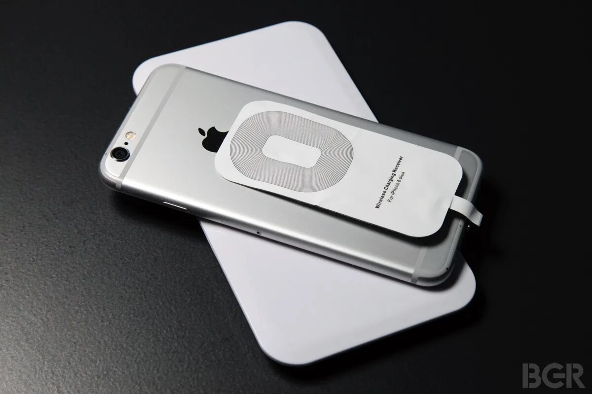 Беспроводная зарядка на айфон 8. Беспроводная зарядка для iphone 6s. Беспроводная зарядка Apple iphone 7. Беспроводная зарядка на айфон от эпл.