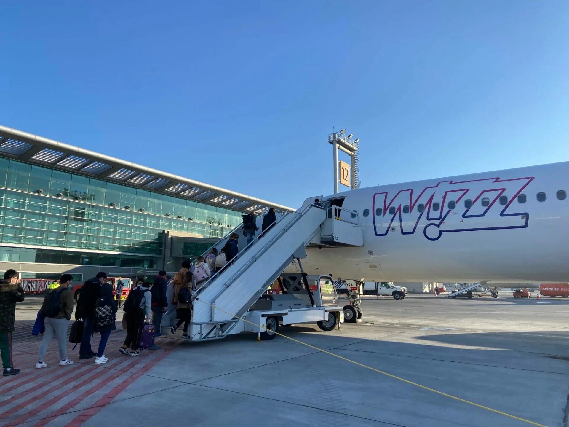 Вылети еревана. Ереван Абу Даби. Wizz Air Abu Dhabi авиакомпания. Wizz Air Abu Dhabi самолеты. Аэропорт Армении.