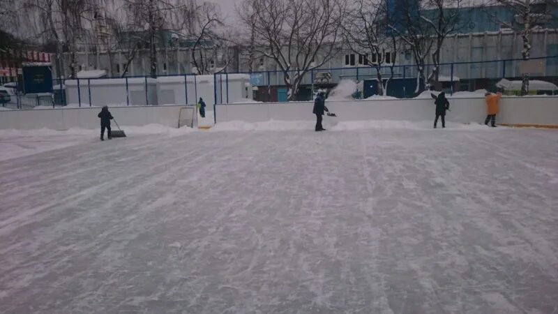 Закрытый каток чебоксары. Каток Чебоксары. Каток в школе. Школа 23 каток.