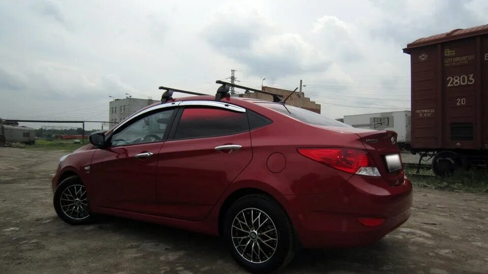 Купить крышу солярис. Багажник Солярис 1. Багажник на крышу Хендай Солярис 2021. Багажник на Hyundai Solaris 2 красного цвета. Багажник на крышу для Hyundai Solaris 1 седан (2010-2014).