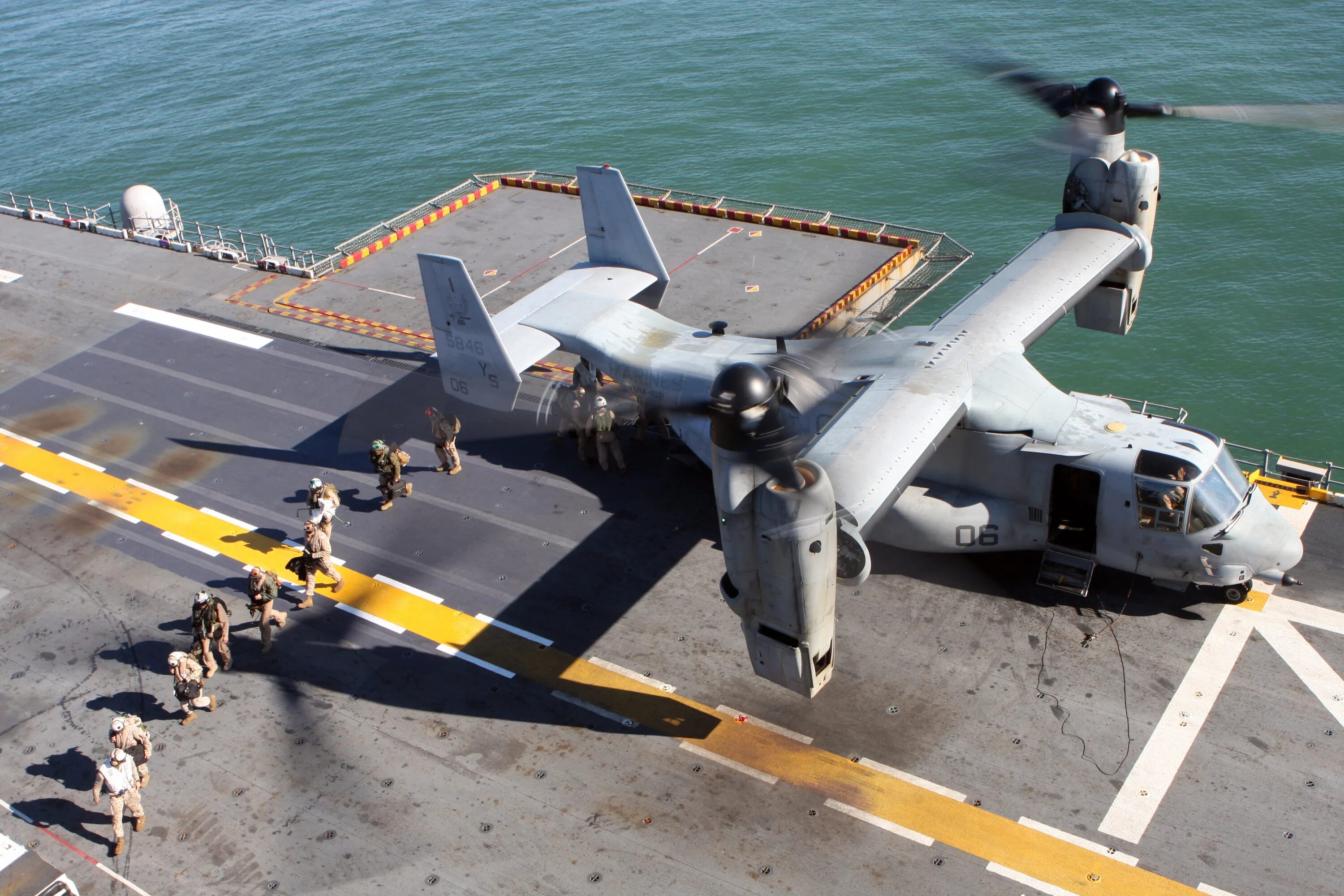 Самолет вертикального полета. USMC MV-22b 'Osprey'. V 22 Osprey кабина. Bell CV 22 Osprey. Osprey v-22 авианосец.