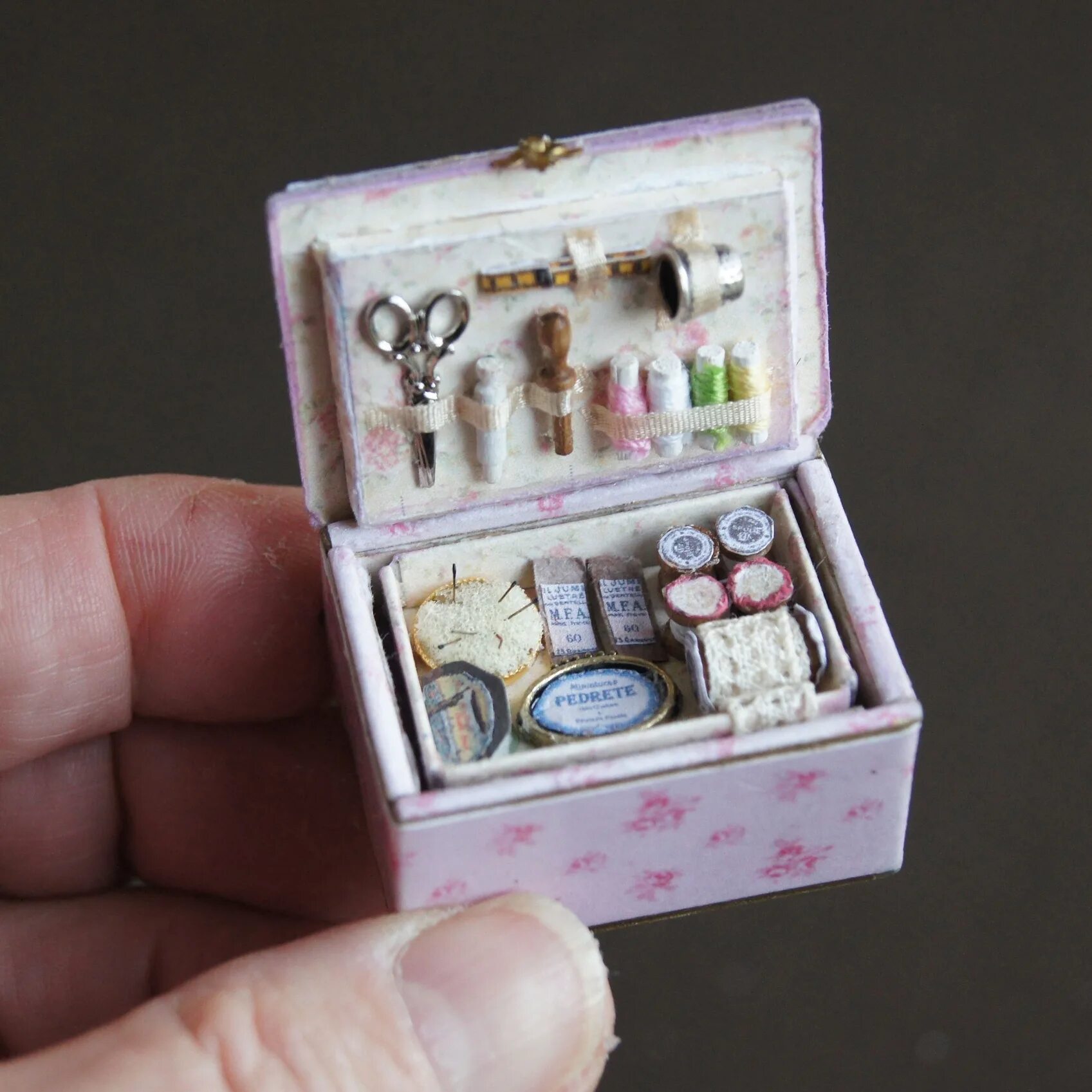 Крошечные вещи. Миниатюрные вещи. Крошечные вещи. Маленькие предметы для кукол. Самые маленькие вещи.