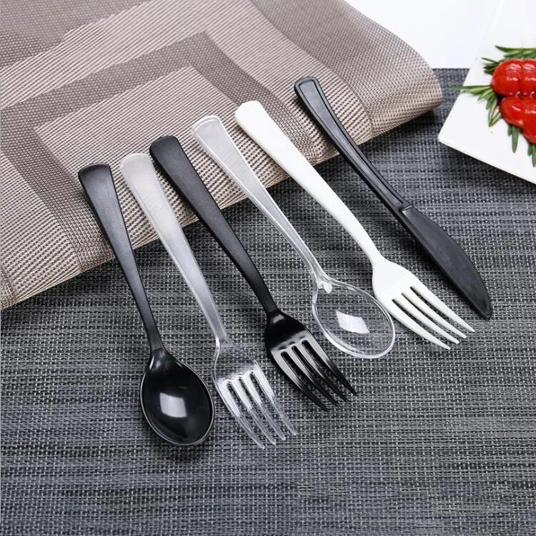 Набор одноразовых приборов. Оригинальная одноразовая посуда. Одноразовые столовые приборы. Использование одноразовых столовых приборов и посуды. Использование одноразовых столовых приборов и посуды.