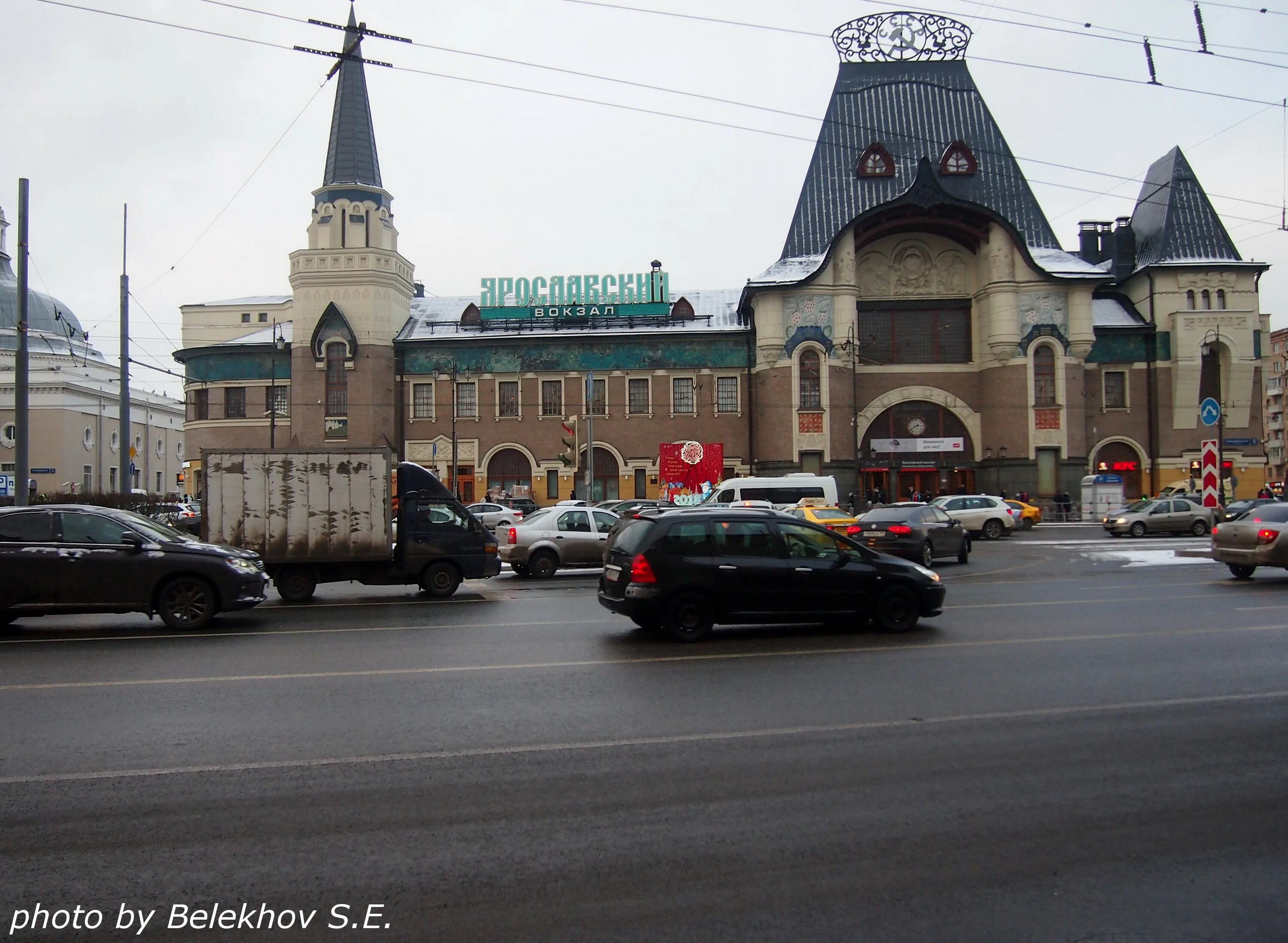 Московские 3 вокзала. Площадь 3х вокзалов в Москве. Площадь 3 вокзалов в Москве. Ярославский вокзал Шехтель. Комсомольская площадь 3 вокзала.