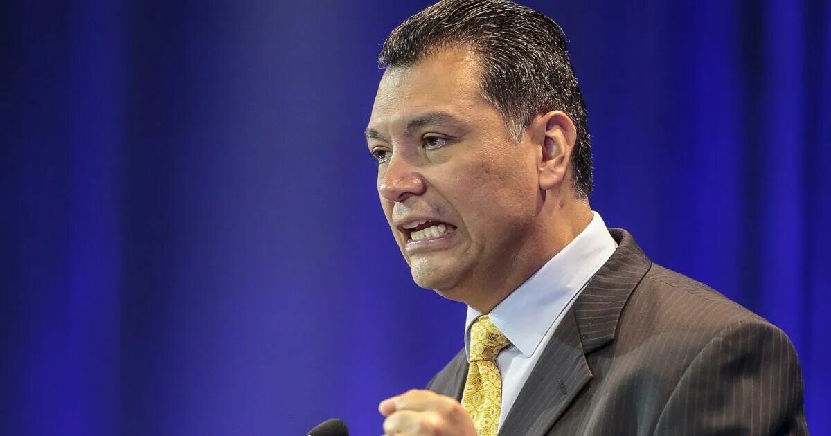 Alex padilla instagram. Сенатор алекс падилья. alex padilla. сенатор калифорнии. калифорния как политика.