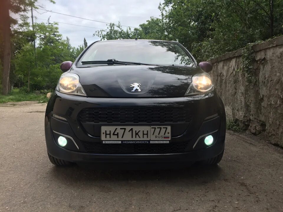 Peugeot 107 туманки. Пол пежо 107. Пежо 107 тюнинг. Параметры лампы головного света пежо 107. Параметры лампы головного света пежо 107.