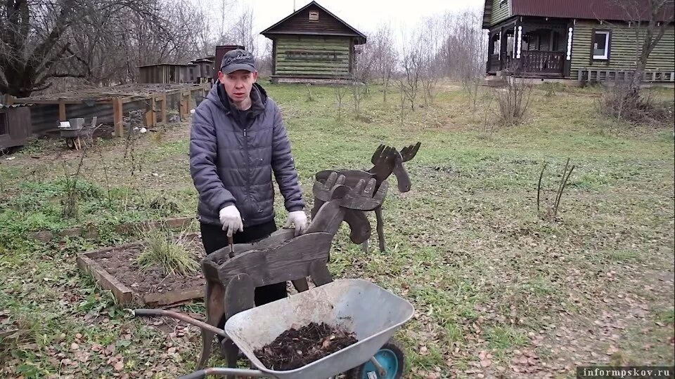 Деревенский блокнот ютуб новое видео. Деревенские блоггеры. Деревня блогеров в Псковской области.