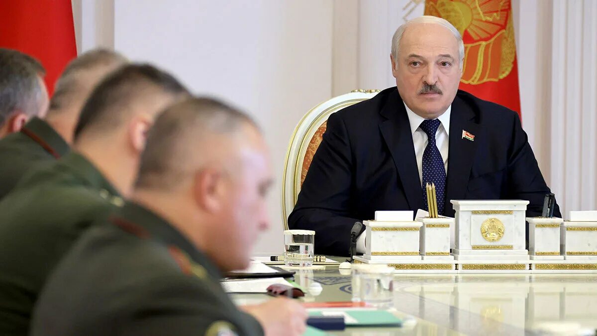 Совещание президента Беларуси с военными. Лукашенко на заседании. Лукашенко совещание. Белоруссия готов