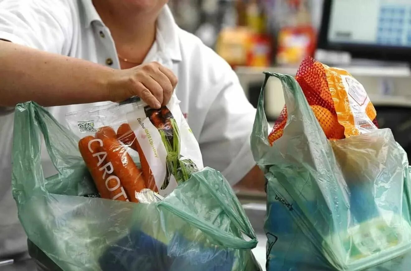 Visual полный пакет. Пакет с продуктами. Полиэтиленовый пакет с продуктами. Пластиковый пакет. Пластиковый пакет с продуктами.