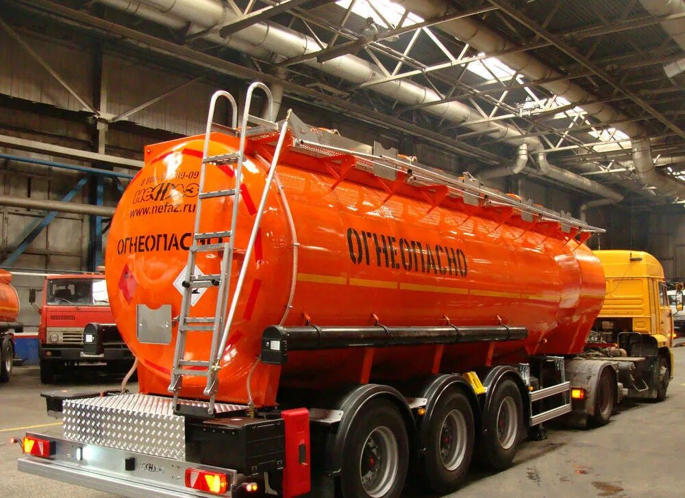 Полуприцеп цистерна нефаз. Полуприцеп бензовоз нефаз 96741 10. Цистерны нефаз. Цистерны нефаз. Нефаз цистерна вездеход.