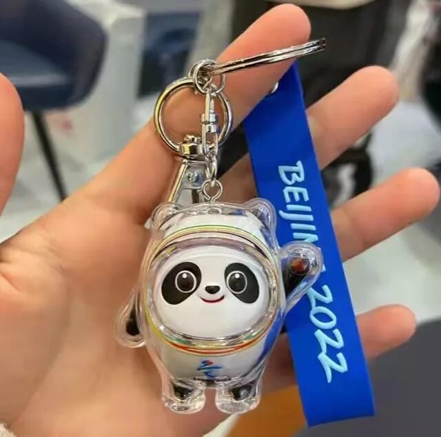 Панда бин дунь дунь. Бин дунь дунь 5 букв сканворд. Символ олимпийских игр бин дунь дунь. Панда пекин 2022. Талисман олимпийских игр 2022 года в пекине.