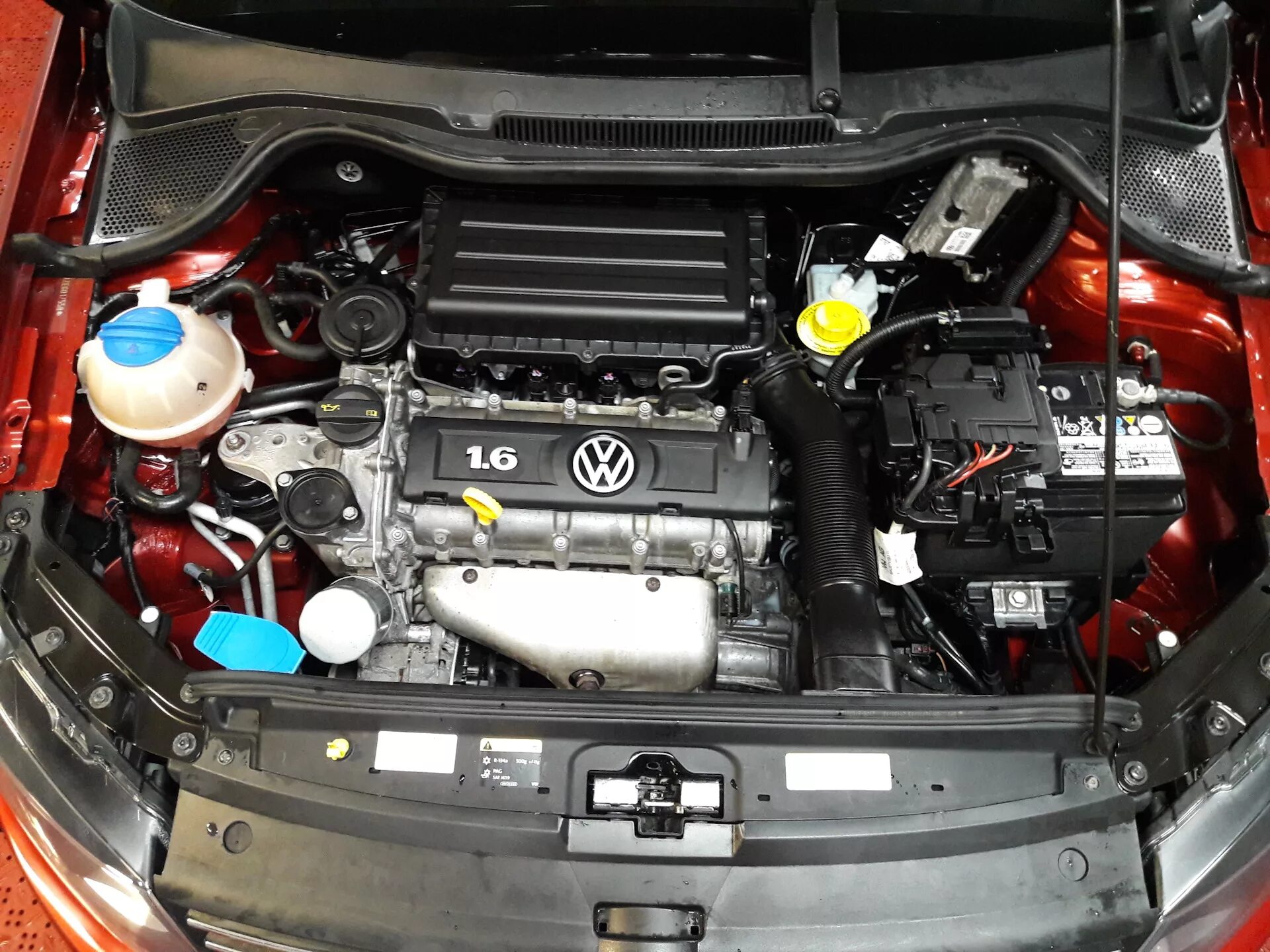 Volkswagen polo 1.6 двигателя. Фольксваген поло 2012 мотор. Двигатель Фольксваген поло седан 1.6. Мотор Фольксваген поло 1,2. Двигатель Фольксваген поло седан 2012.