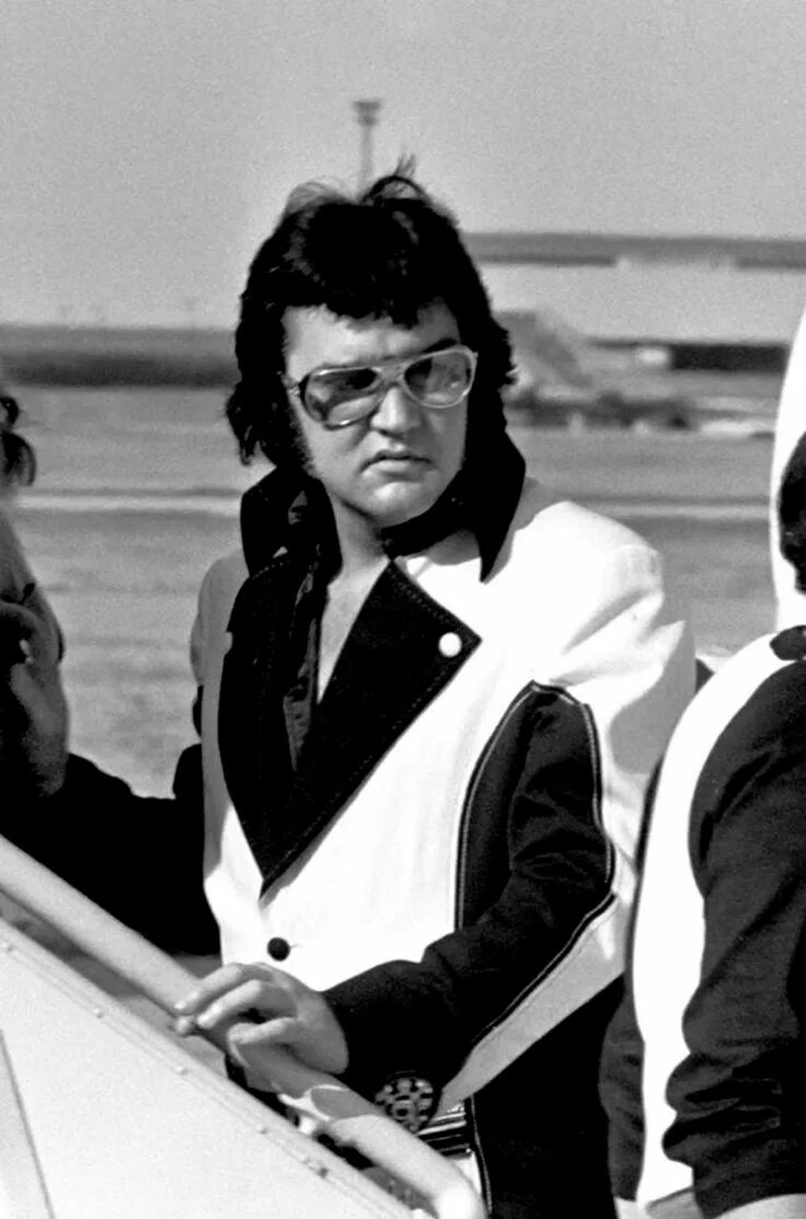 Элвис покидает. Элвис пресли 1976. энн-маргрет и элвис пресли. элвис пресли фото 1976.