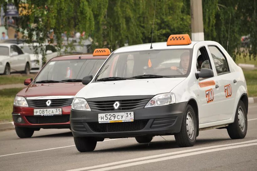 Такси москва белгород. Renault Logan Taxi. Рено Логан 2008 года такси. Машина такси Рено Логан. Рено Сандеро такси.