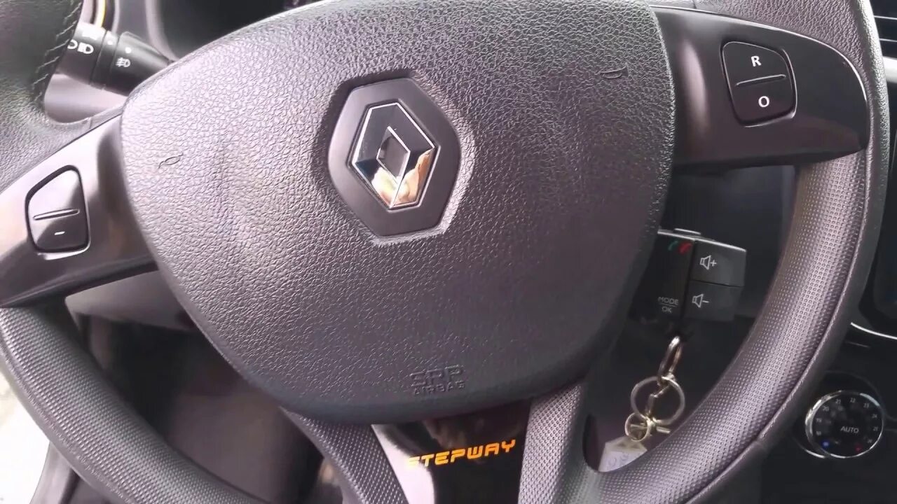 Easy r. Рено Сандеро руль с кнопками. Кнопки на руле у Renault Stepway. Кнопки на руль Renault Logan. Кнопки Мульти руля Рено Сандеро степвей.