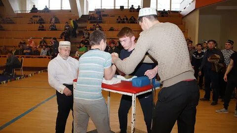 Апрель челны