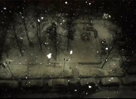 Медленно медленно падает снег белые хлопья