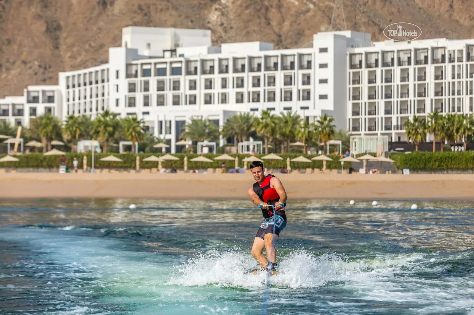 Address фуджейра. Отель INTERCONTINENTAL Fujairah Resort 5*. Фуджейра Интерконтиненталь 5. Фуджейра ОАЭ Интерконтиненталь. Интерконтиненталь Фуджейра пляж.