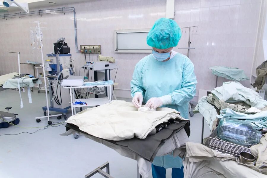 Медсестра в операционной. Операционная нейрохирургии. Операционная медсестра спб. Операционная медсестра спб. День операционной медицинской сестры.