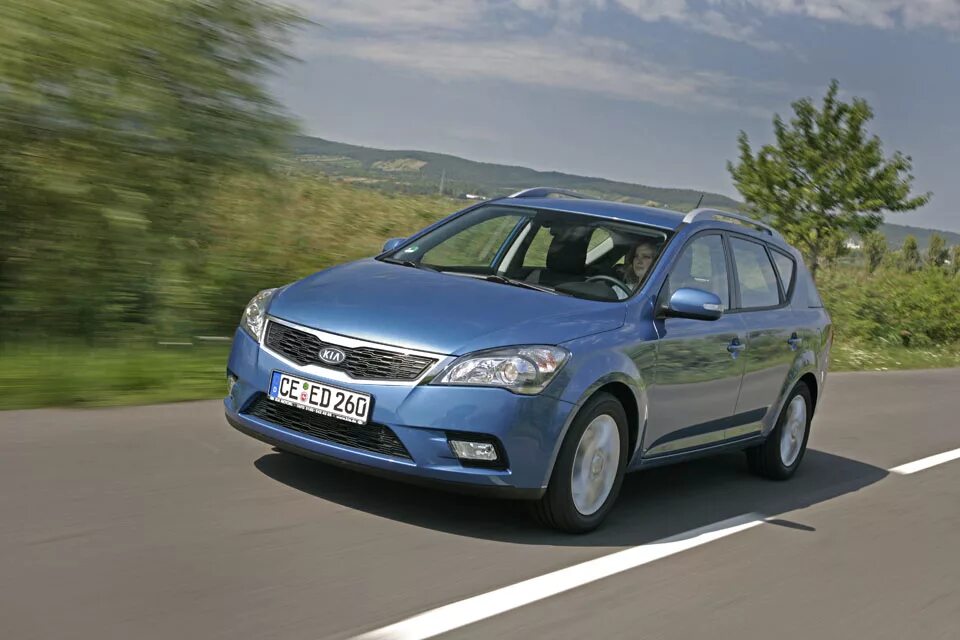 Сами сид. Kia Ceed SW 2010. Kia Ceed SW 2011. Kia Ceed 2010 универсал. Kia Ceed 2011 универсал.