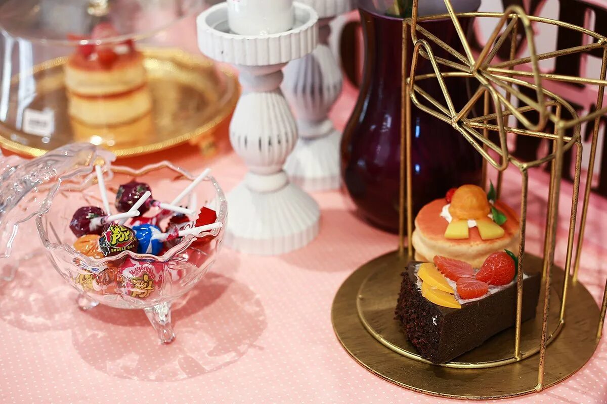 Код кондитера. Кондитерский магазин на комсомольской кондитер ленд. Персонал кондитерской. Ворлдскиллс поварское дело 2021. Блюда на worldskills.