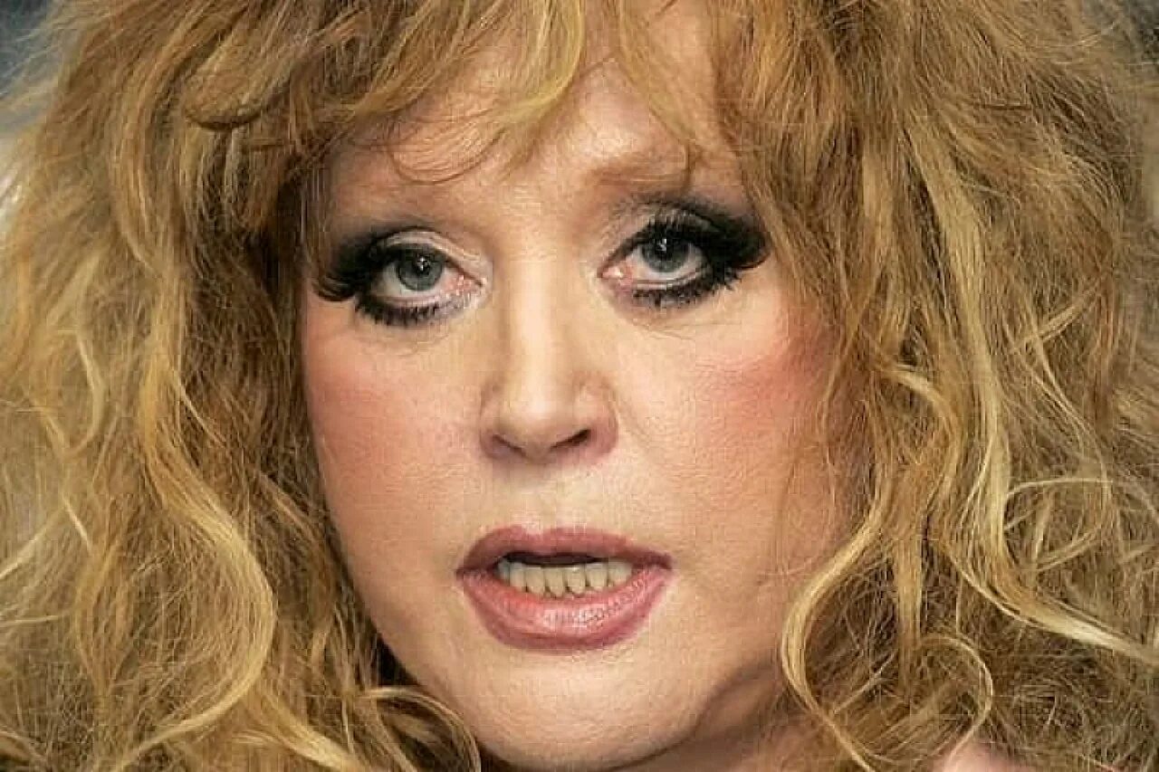 Пугачёва, алла борисовна 1994. Алла пугачева страшная. Пугачева зрение. Алла пугачева глазами друзей и недругов фото. Алла пугачёва цвет глаз.