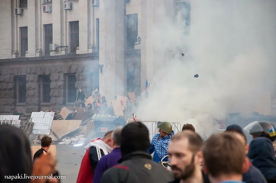 8 16 2 мая. Одесса 2014 год дом профсоюзов. дом профсоюзов в одессе 2 мая 2014. одесса 2 мая дом профсоюзов. одесса дом профсоюзов трагедия 2014 год.